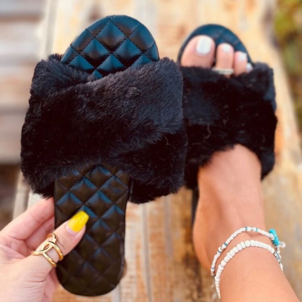 Criss cross fluffy sandals